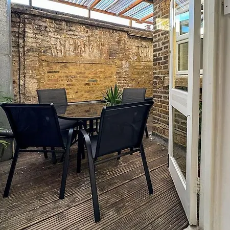Appartamento Grove Retreat 1 Bed Steps From Ladbroke Station Londra Esterno foto