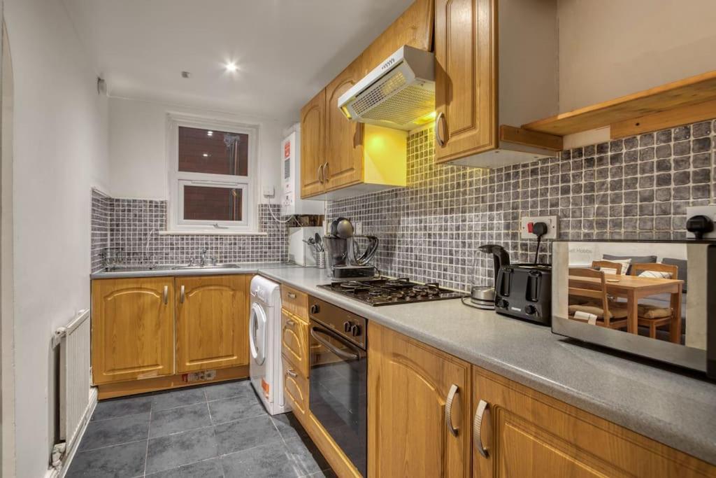 Grove Retreat 1 Bed Steps From Ladbroke Station * London