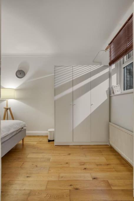 Grove Retreat 1 Bed Steps From Ladbroke Station * London
