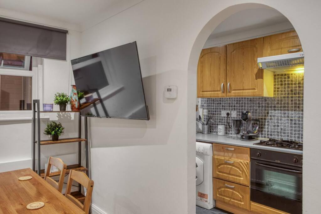 Grove Retreat 1 Bed Steps From Ladbroke Station * London