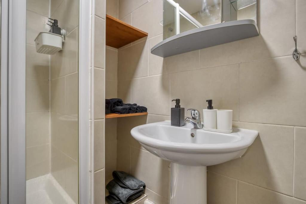 Grove Retreat 1 Bed Steps From Ladbroke Station Apartment