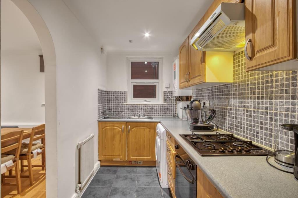 Grove Retreat 1 Bed Steps From Ladbroke Station Apartment *